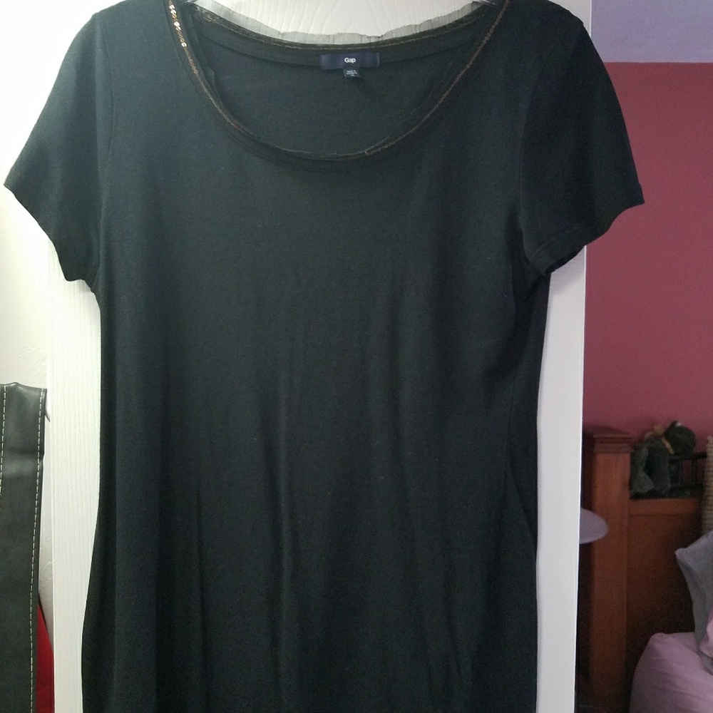 Gap black flirty tee
